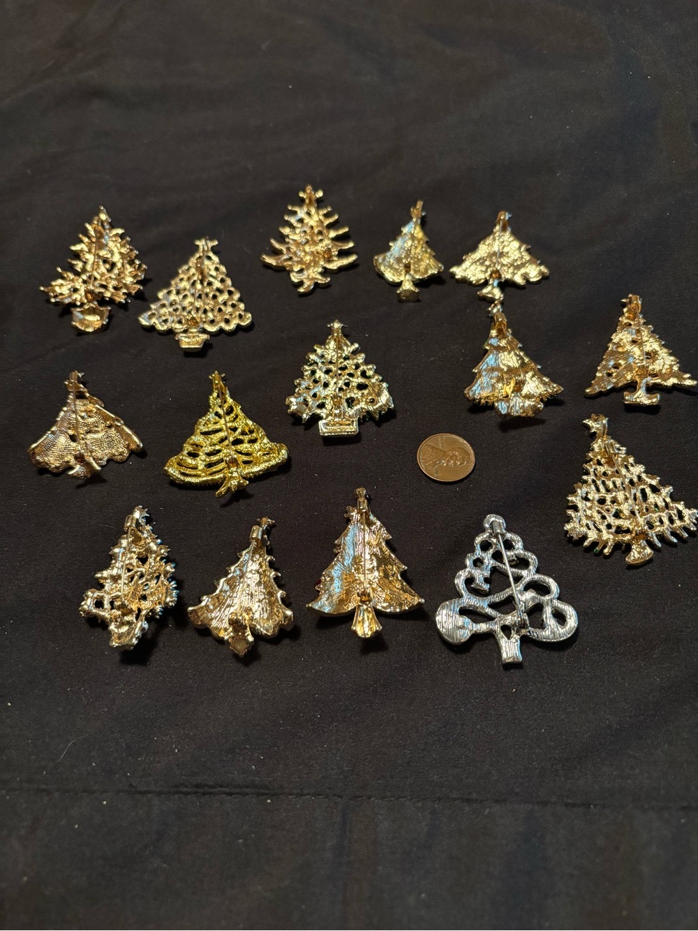 CHRISTMAS TREE PIN LOT OF 15 NWOT GREAT ASSORTMENT HOLIDAY RHINESTONES ETC - Picture 2 of 2